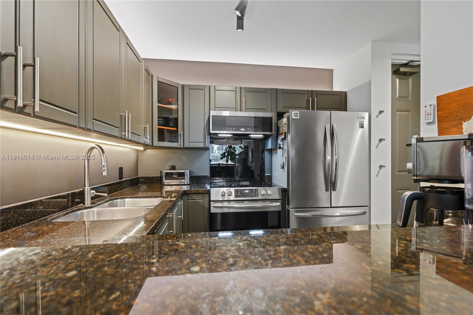 652 NE 63rd St #403 Miami, FL 33138