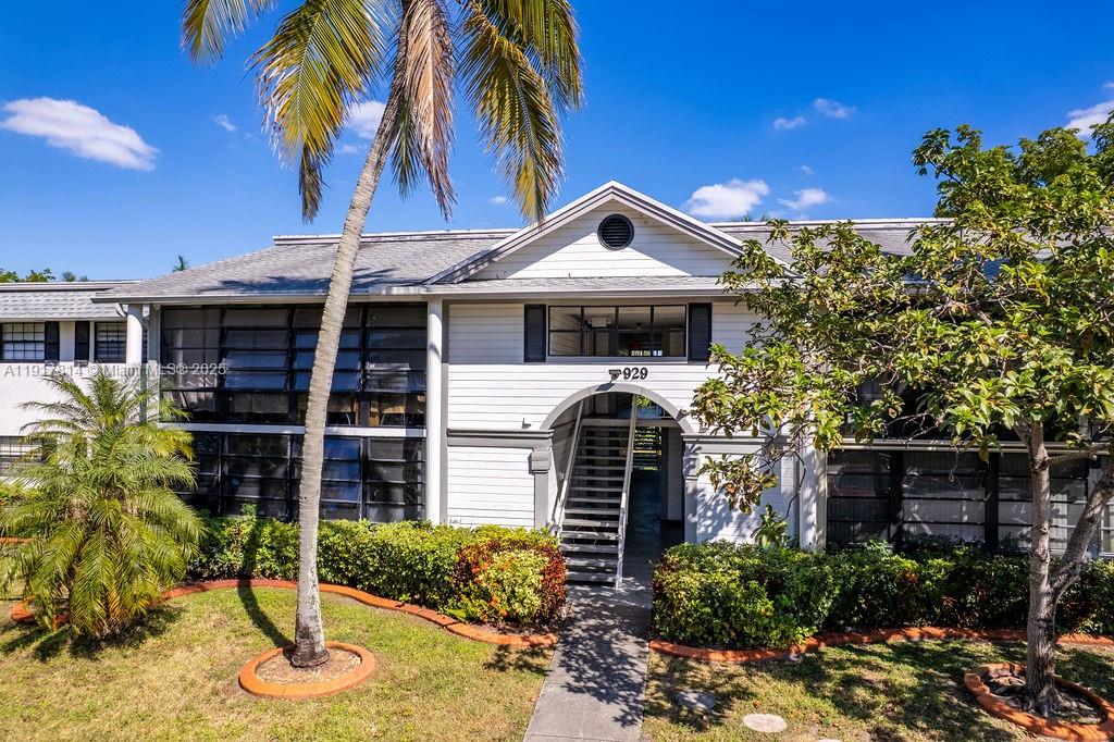 929 NE 199th St #203