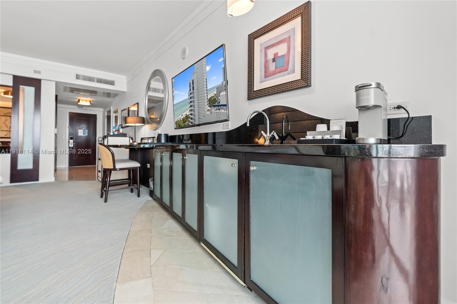 4391 Collins Ave #1118 Miami Beach, FL 33140