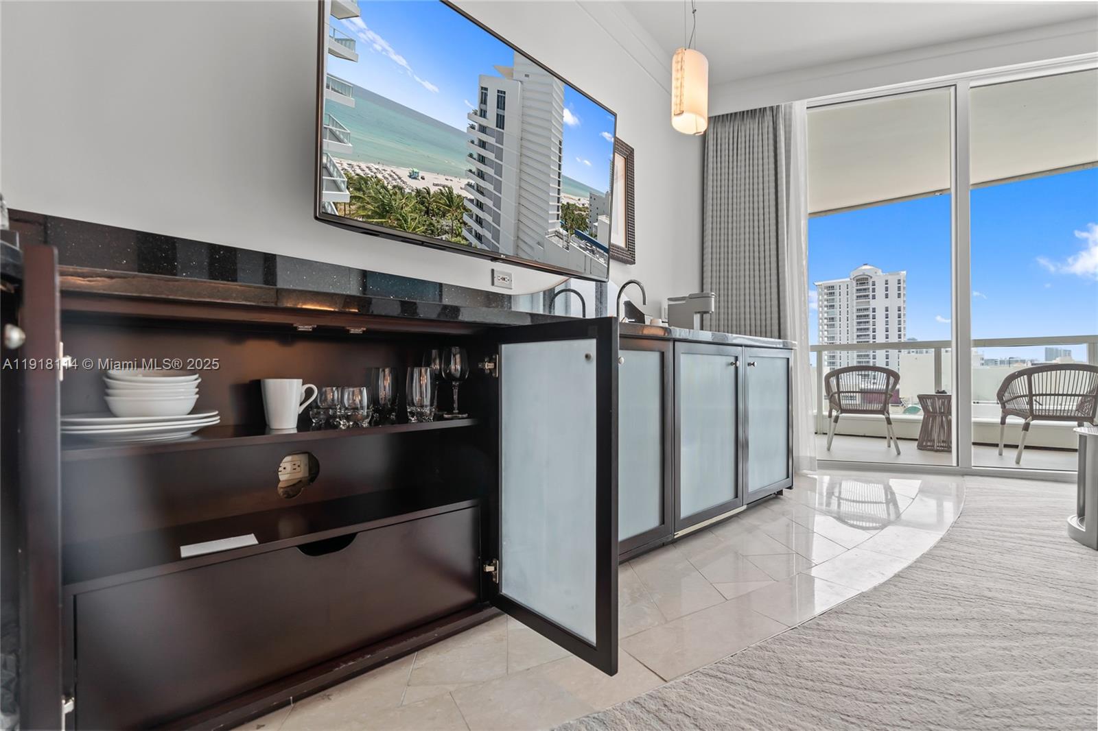 4391 Collins Ave #1118 Miami Beach, FL 33140