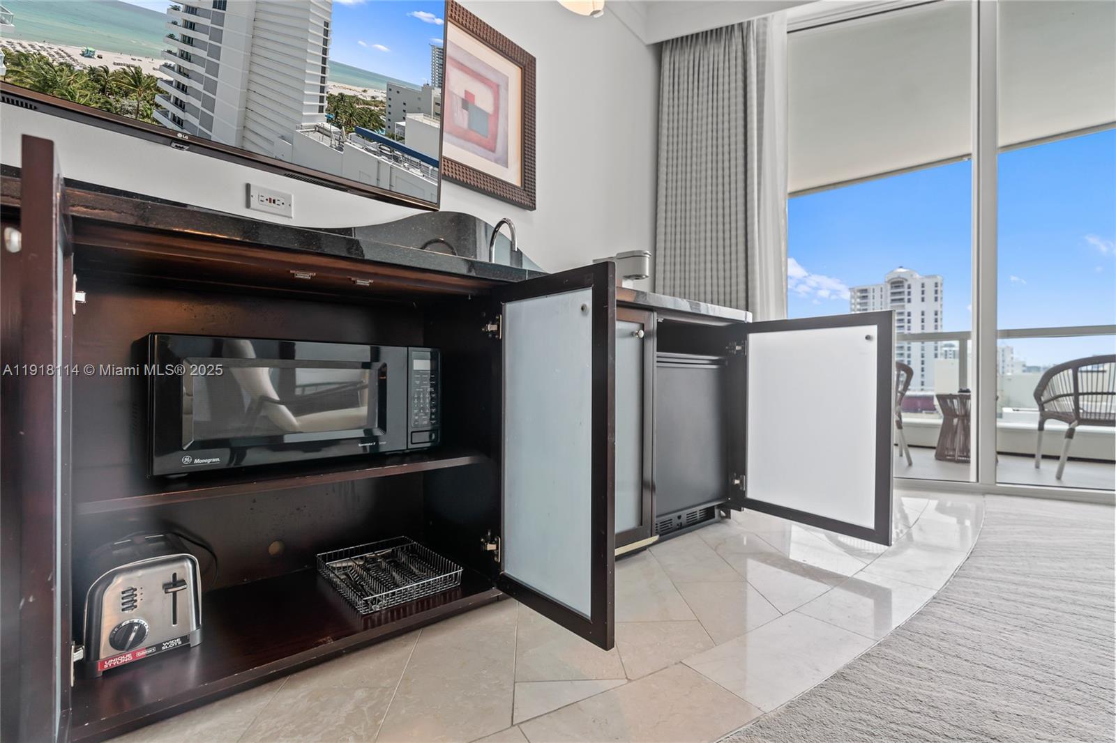 4391 Collins Ave #1118 Miami Beach, FL 33140