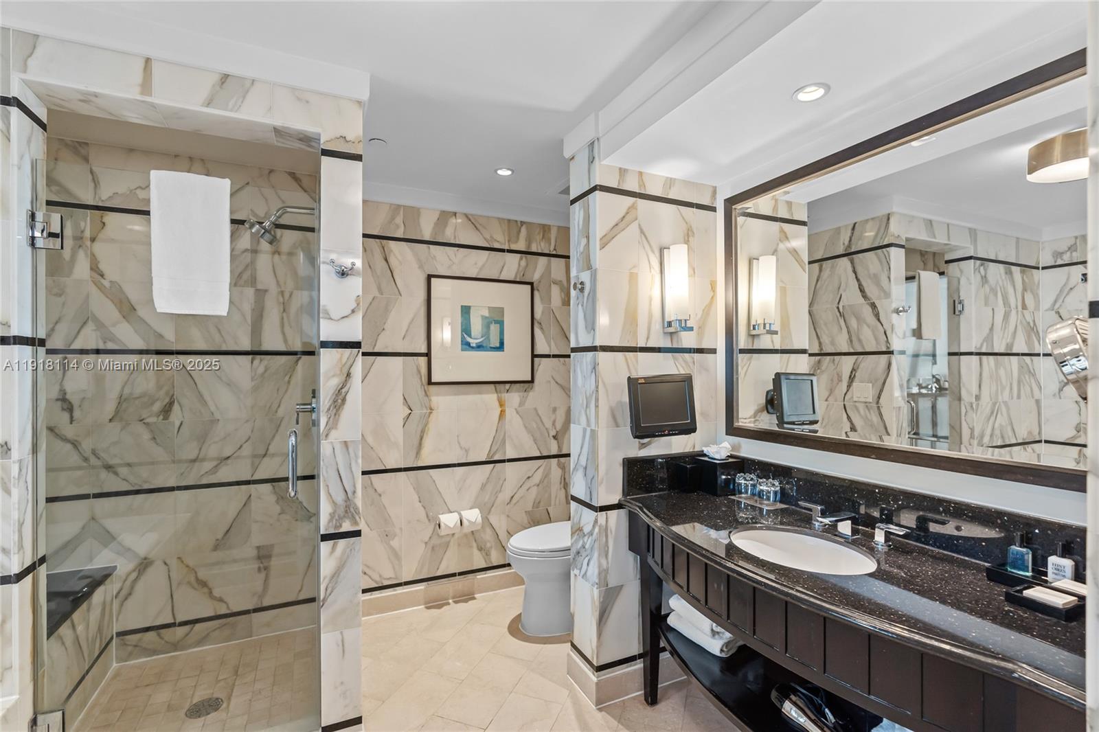 4391 Collins Ave #1118 Miami Beach, FL 33140