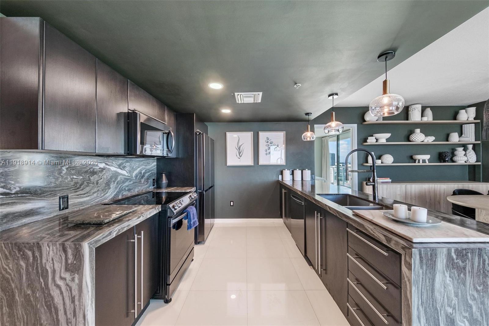 image Onyx On The Bay16