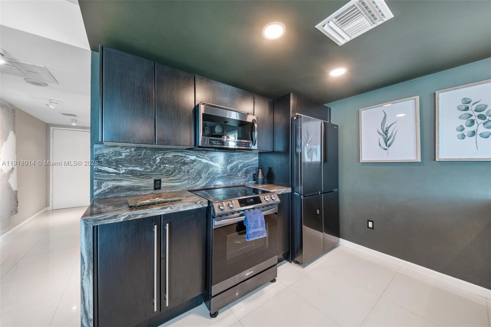 image Onyx On The Bay17