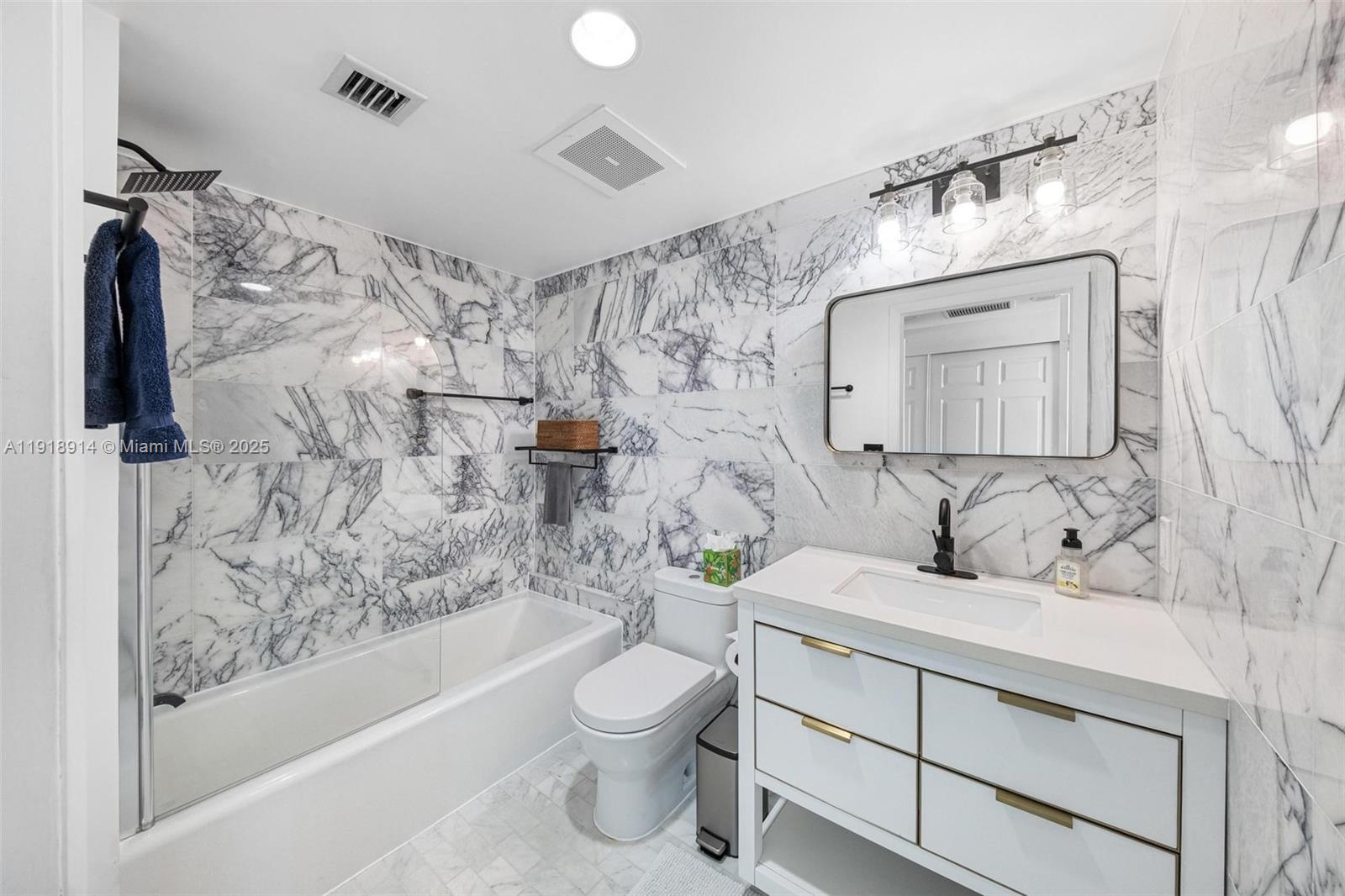 image Onyx On The Bay36