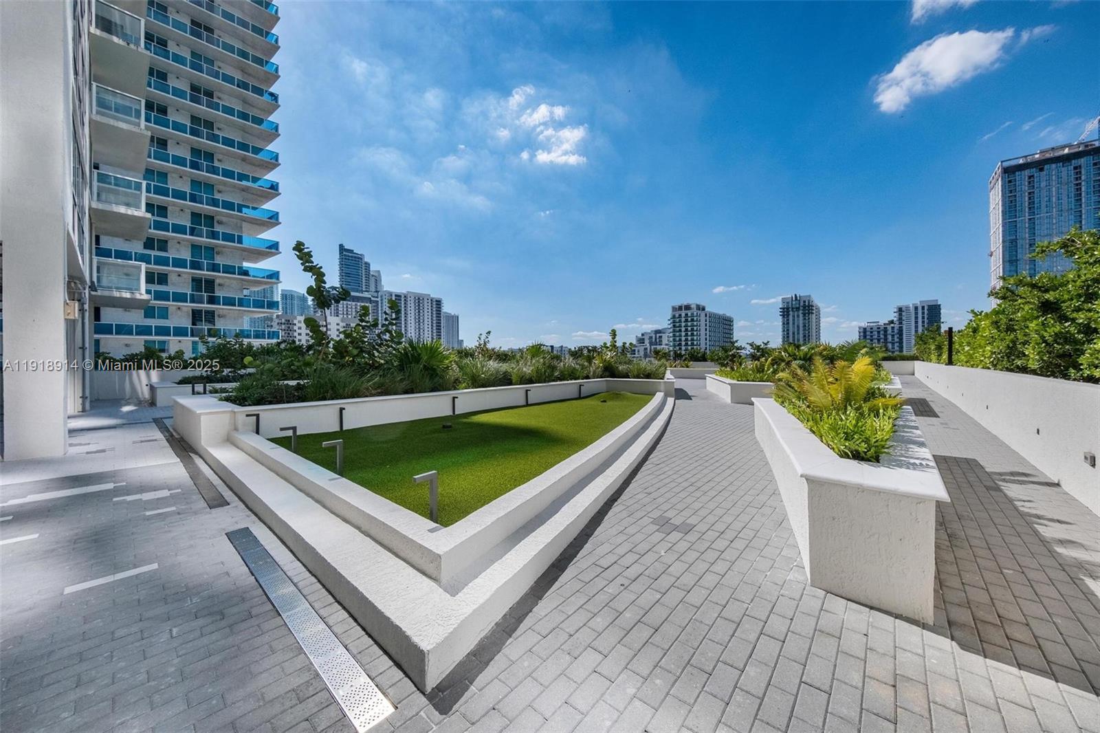 image Onyx On The Bay57