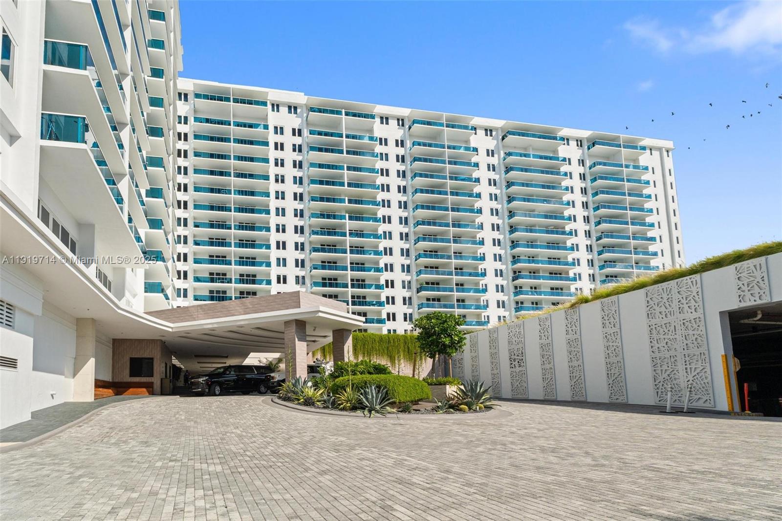 2301 Collins Ave #802