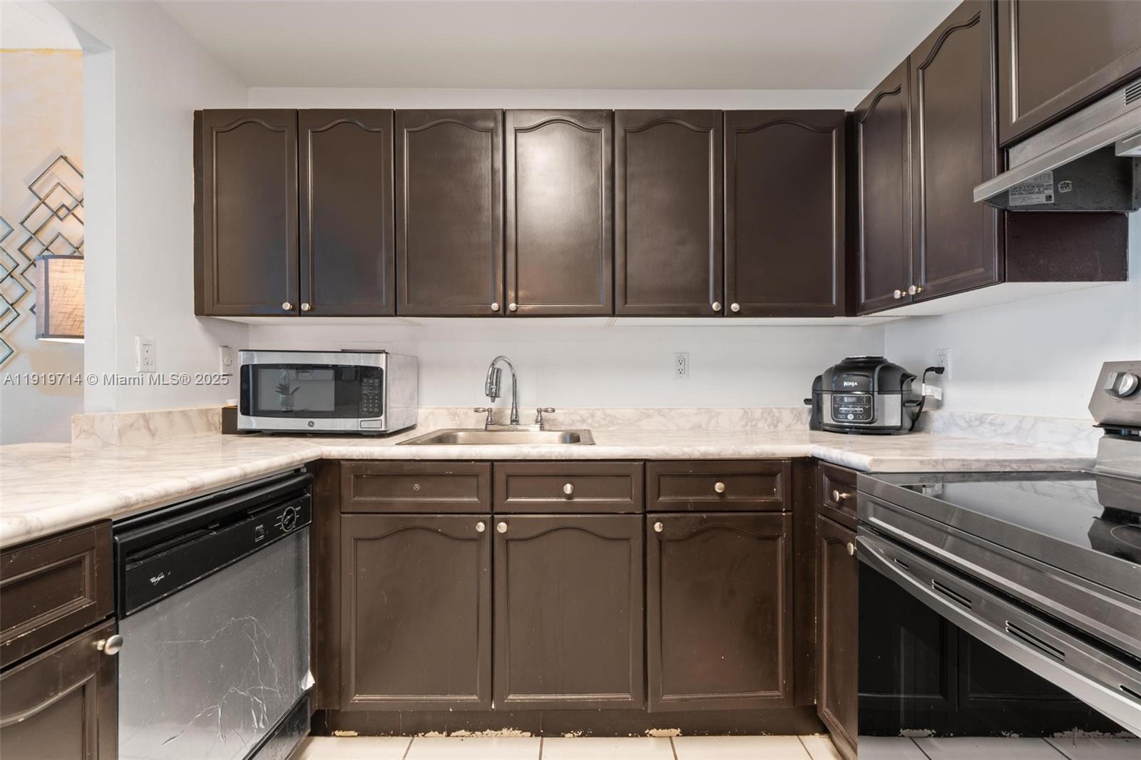 image Roney Palace Condo9