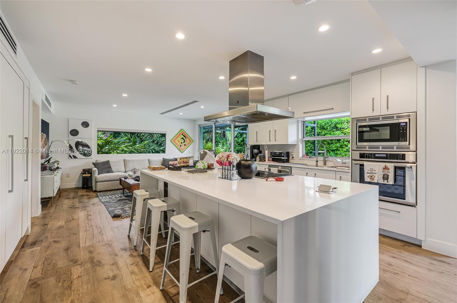 79 W Shore Dr W Miami, FL 33133