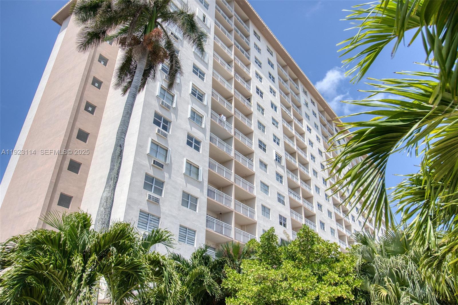 400 Kings Pt Dr #322 Sunny Isles Beach, FL 33160