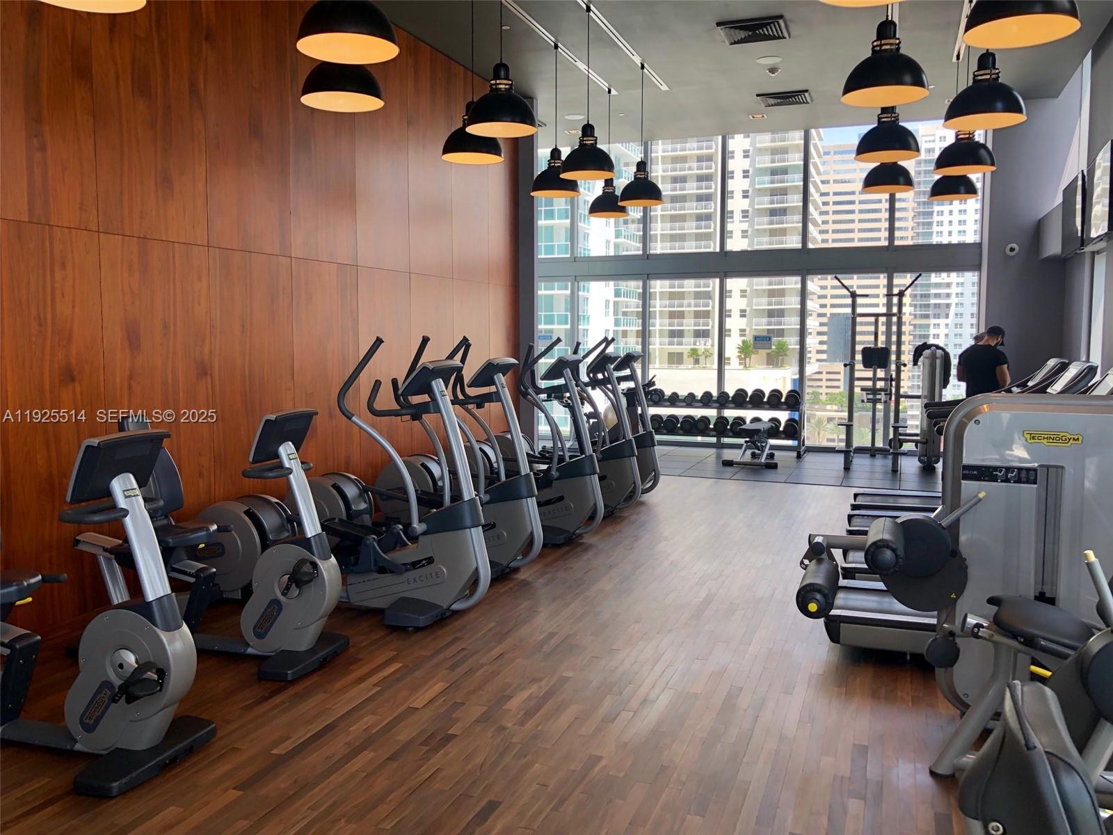 1300 Brickell Bay Dr #3500 Miami, FL 33131