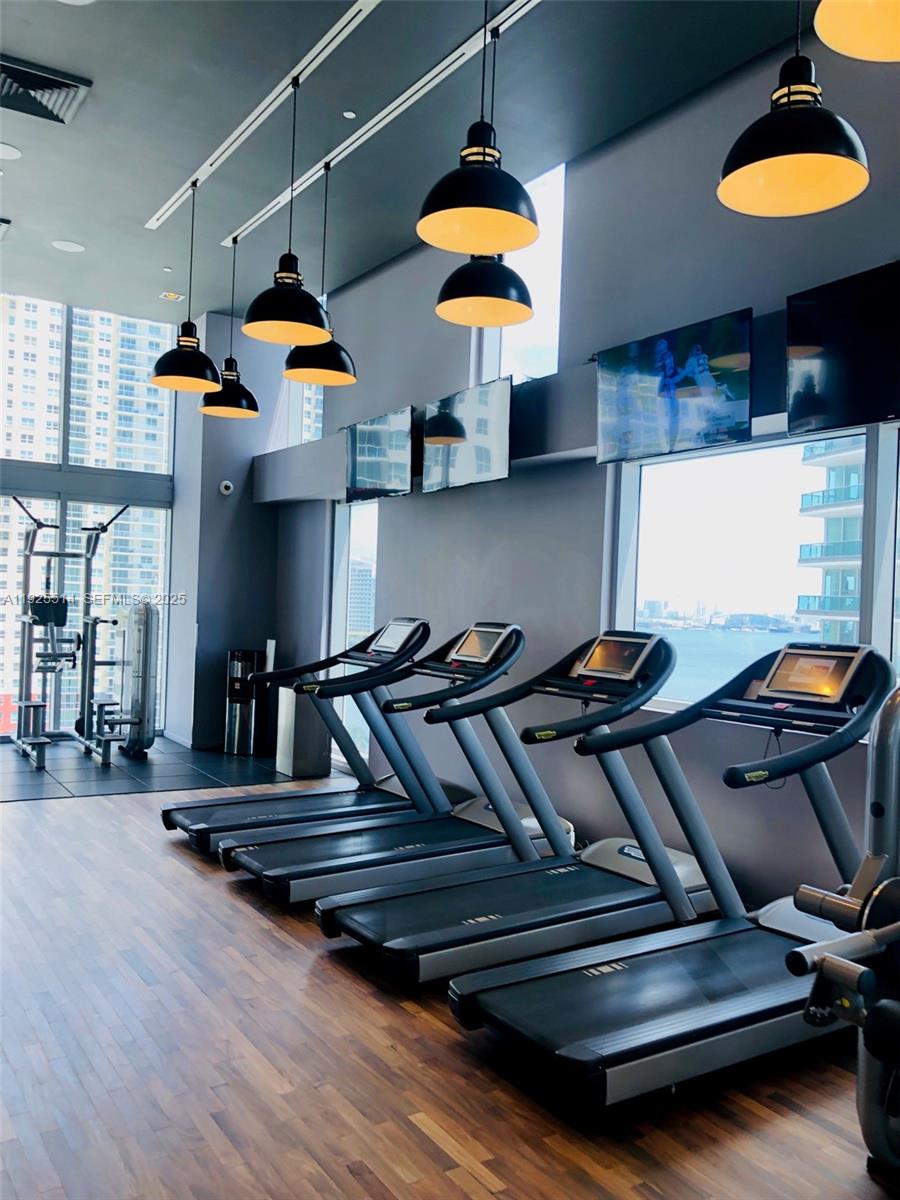 1300 Brickell Bay Dr #3500 Miami, FL 33131