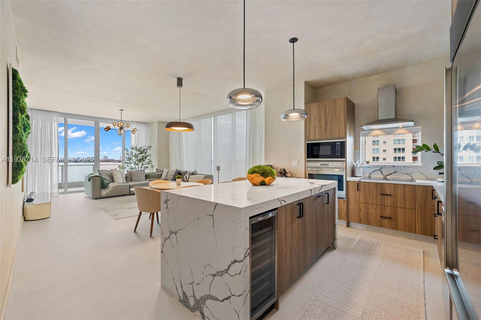 2020 N Bayshore Dr #810