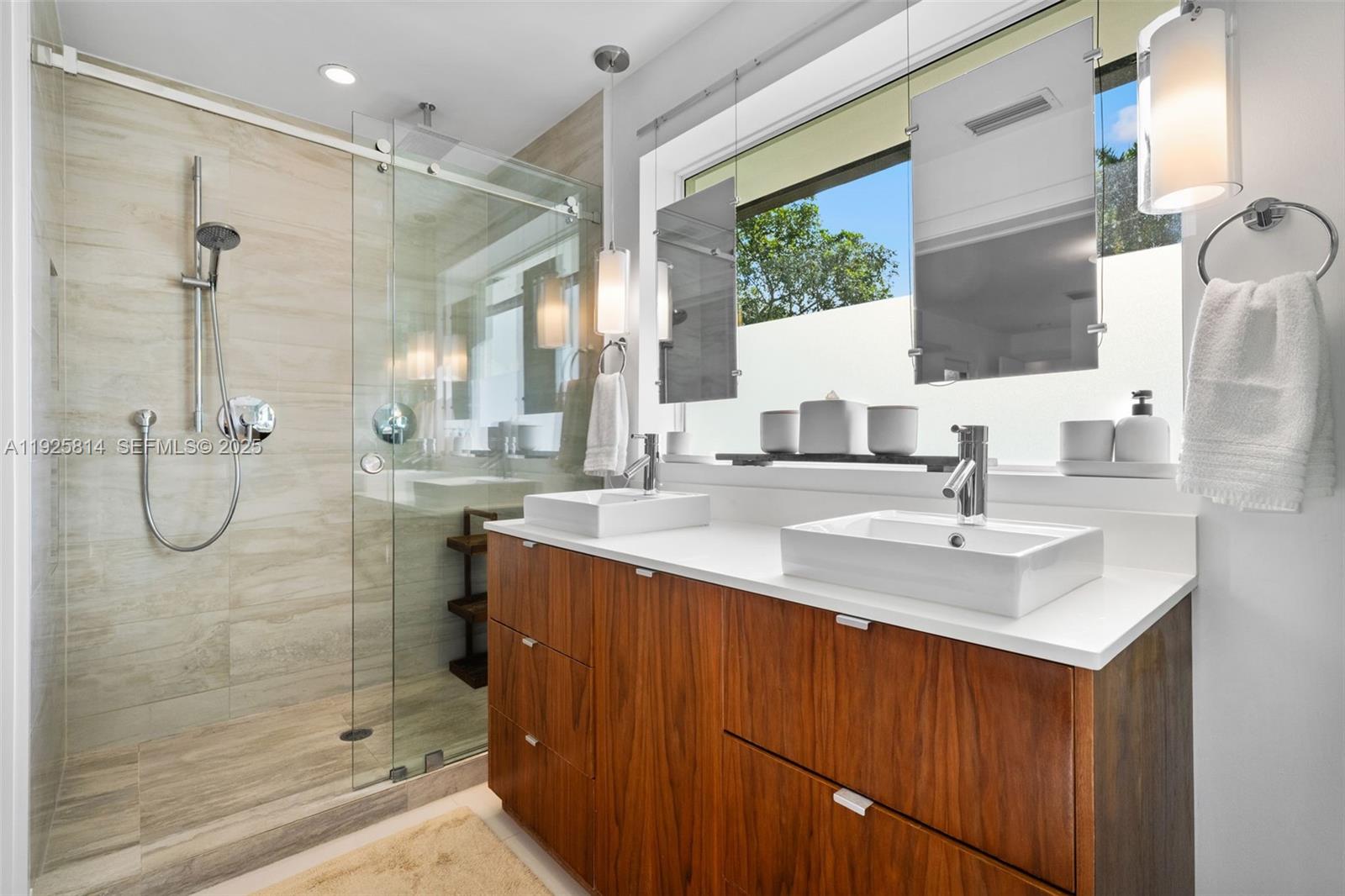 45 SW 19th Rd Miami, FL 33129