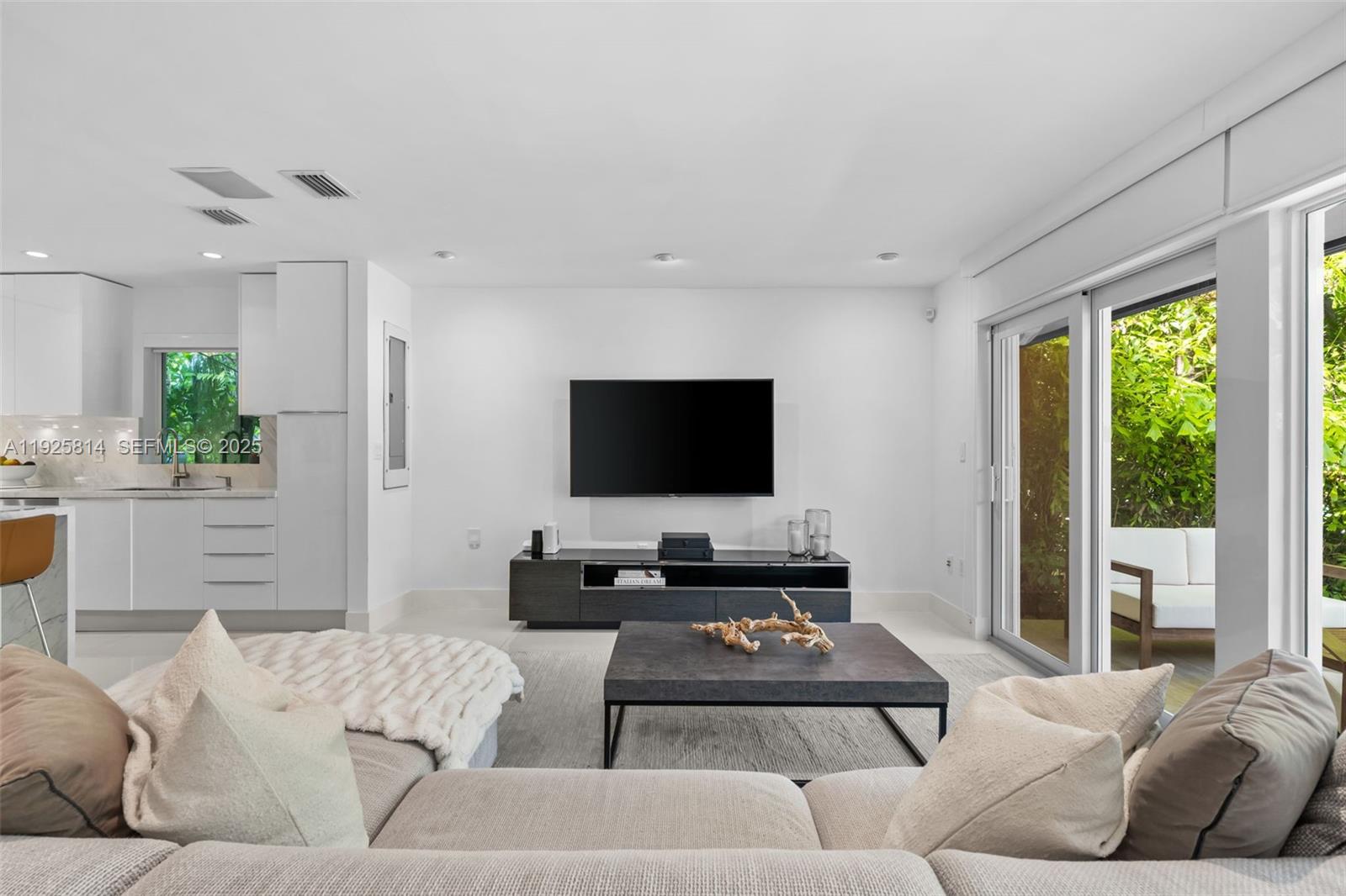 45 SW 19th Rd Miami, FL 33129