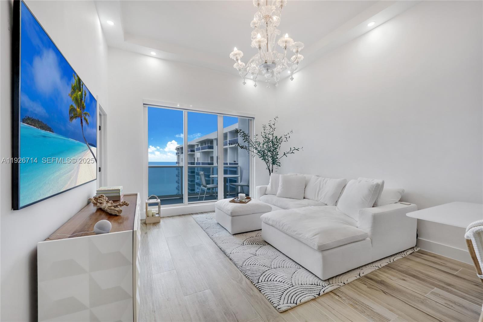 2301 Collins Ave #1625 Miami Beach, FL 33139
