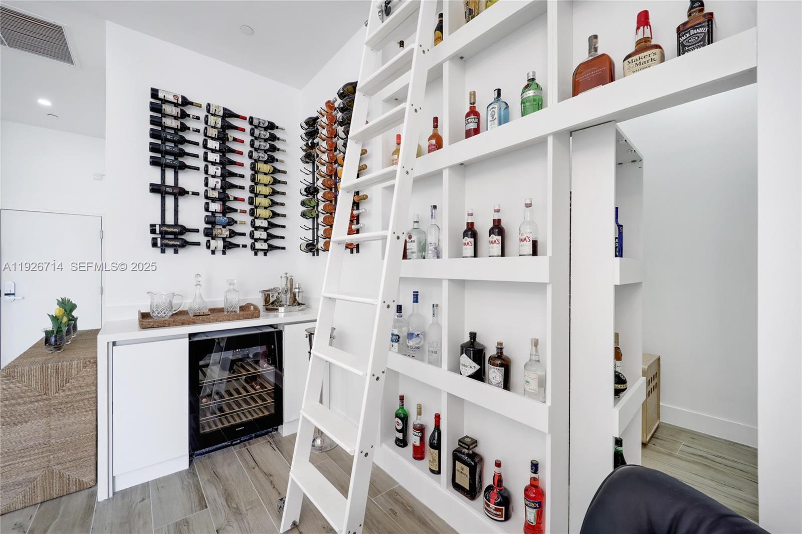 2301 Collins Ave #1625 Miami Beach, FL 33139