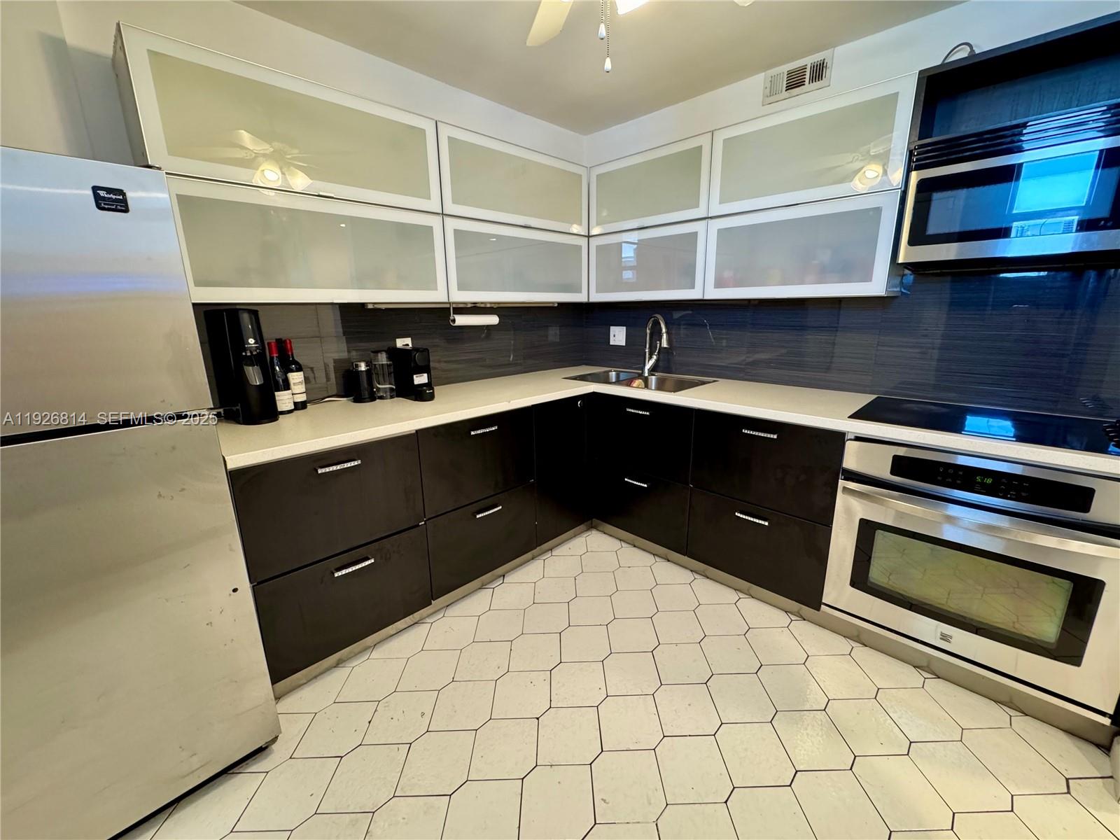 3660 NE 166th St #812