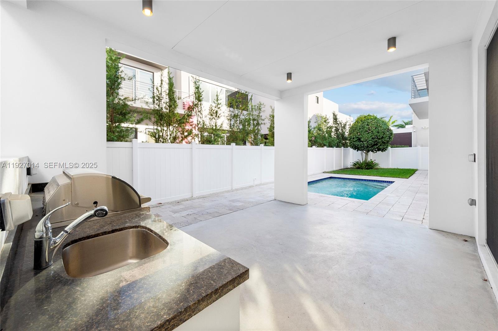 7455 NW 103rd Pl Doral, FL 33178