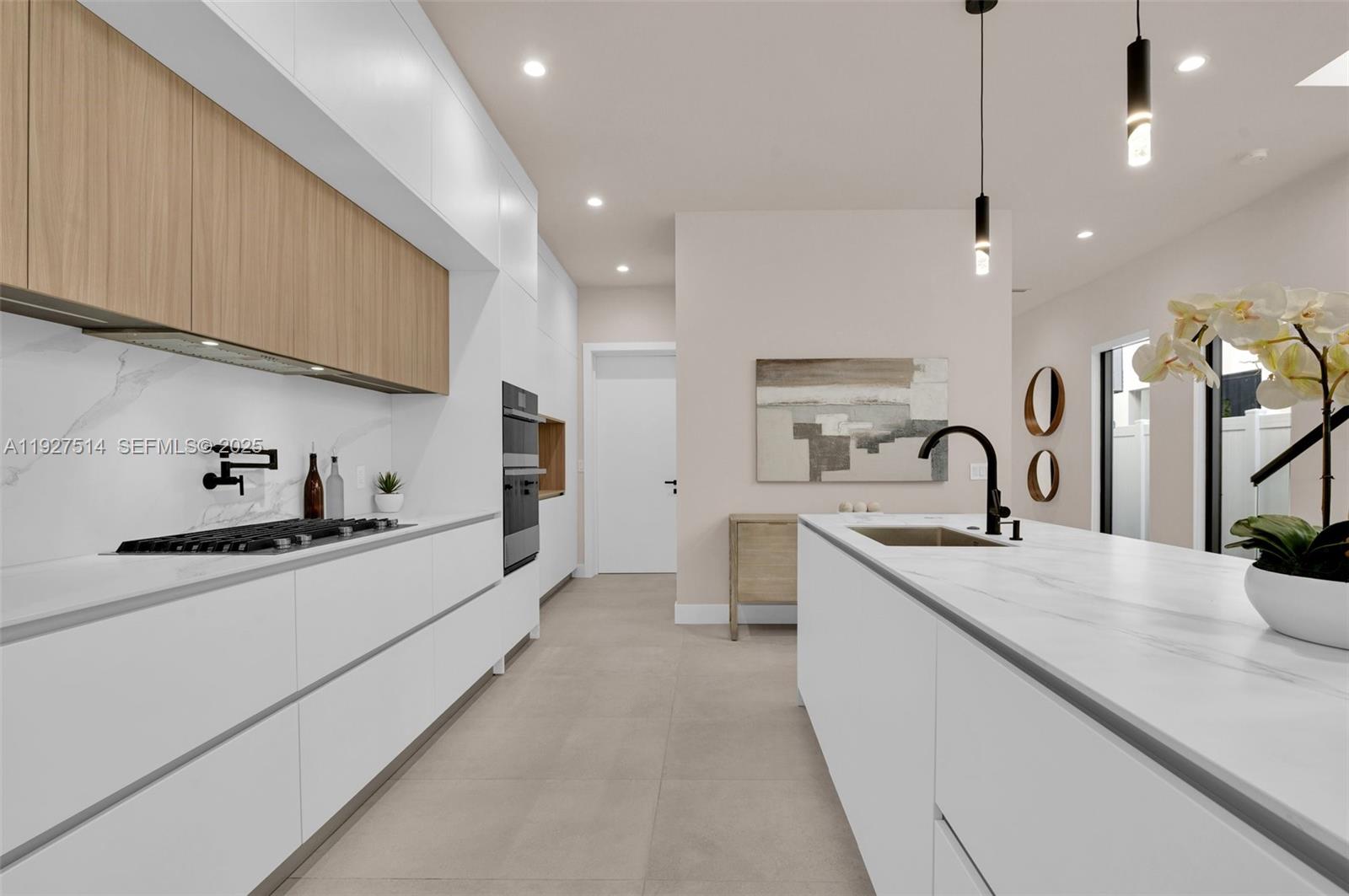 915 NE 17th Ter Fort Lauderdale, FL 33304