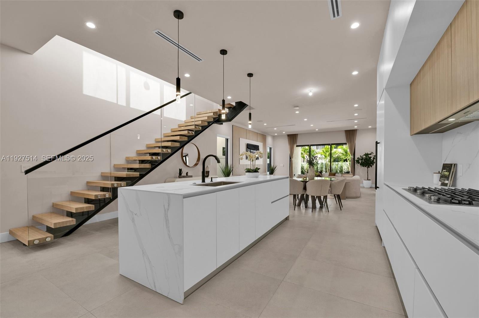 915 NE 17th Ter Fort Lauderdale, FL 33304