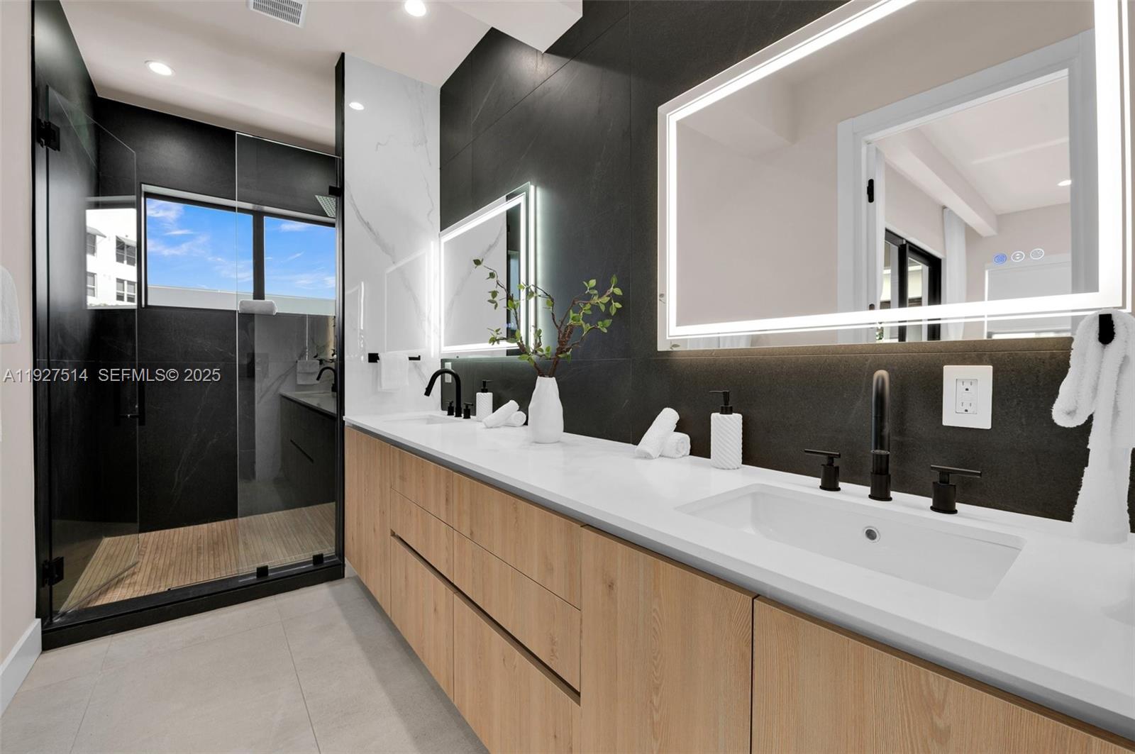 915 NE 17th Ter Fort Lauderdale, FL 33304