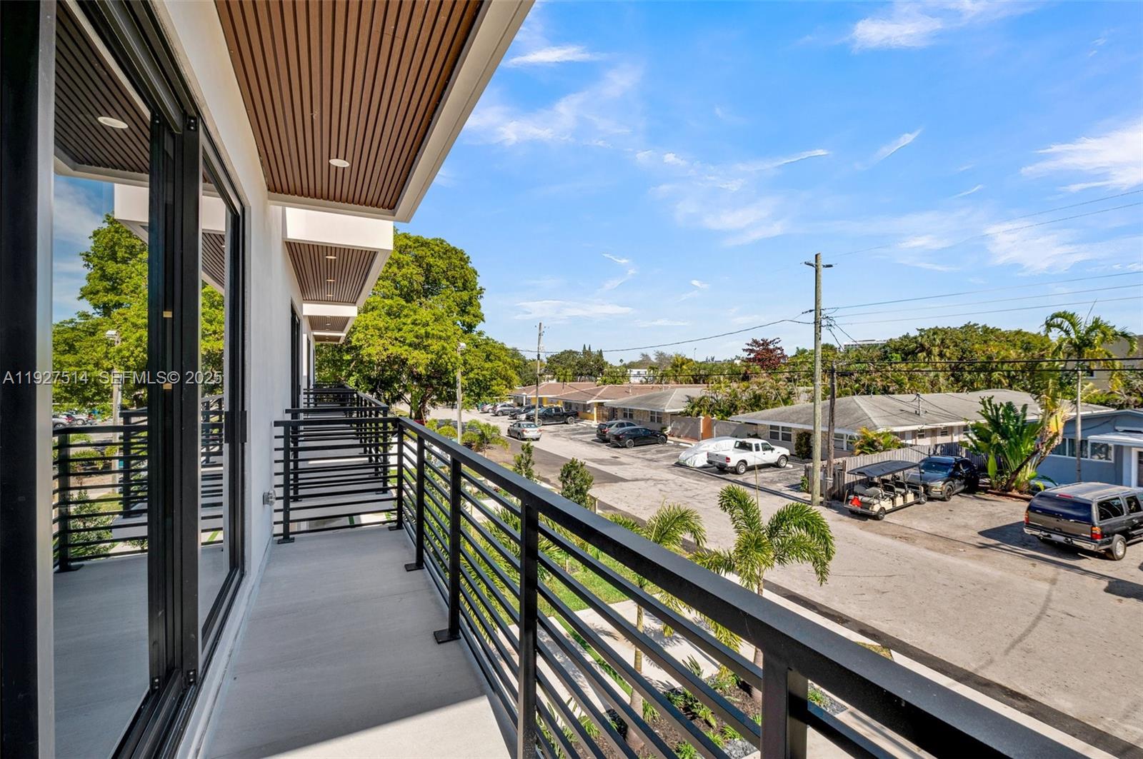 915 NE 17th Ter Fort Lauderdale, FL 33304