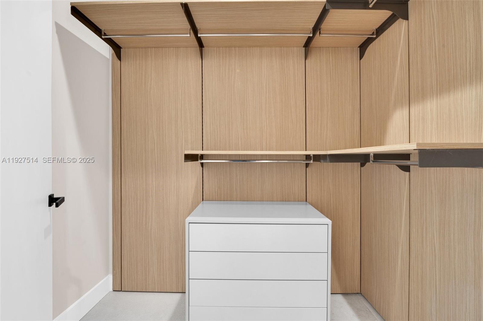 915 NE 17th Ter Fort Lauderdale, FL 33304