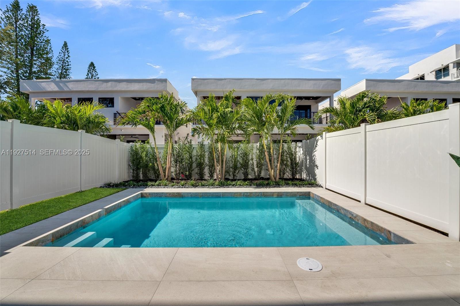 915 NE 17th Ter Fort Lauderdale, FL 33304