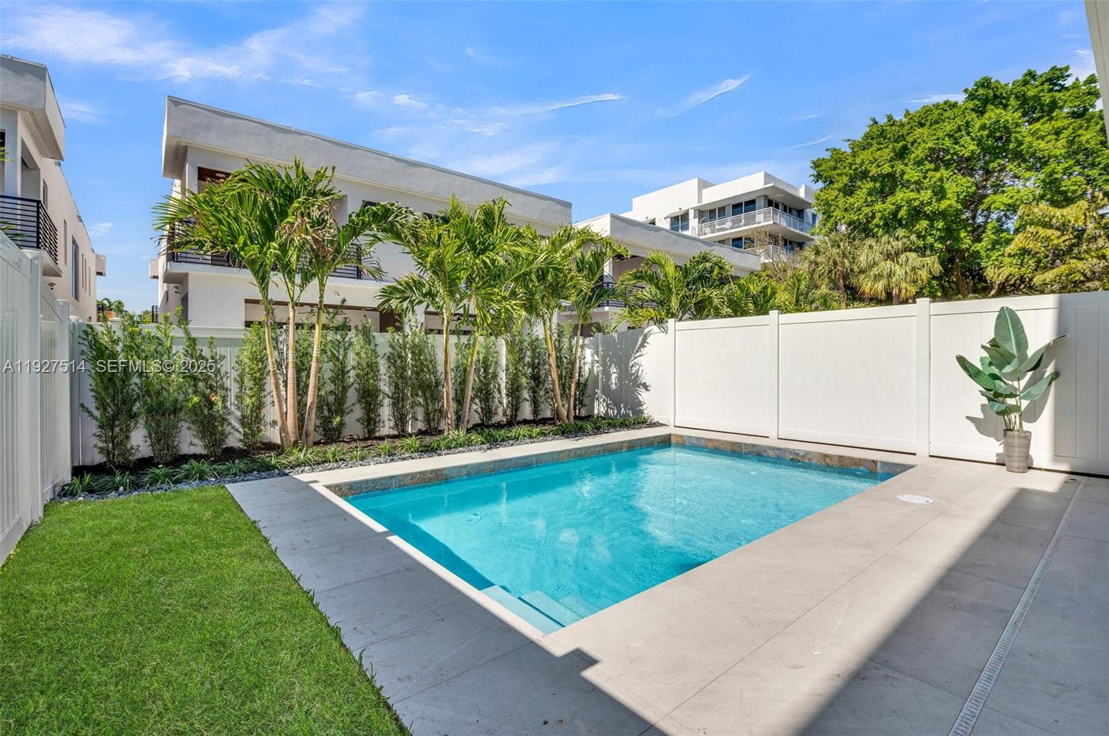 915 NE 17th Ter Fort Lauderdale, FL 33304