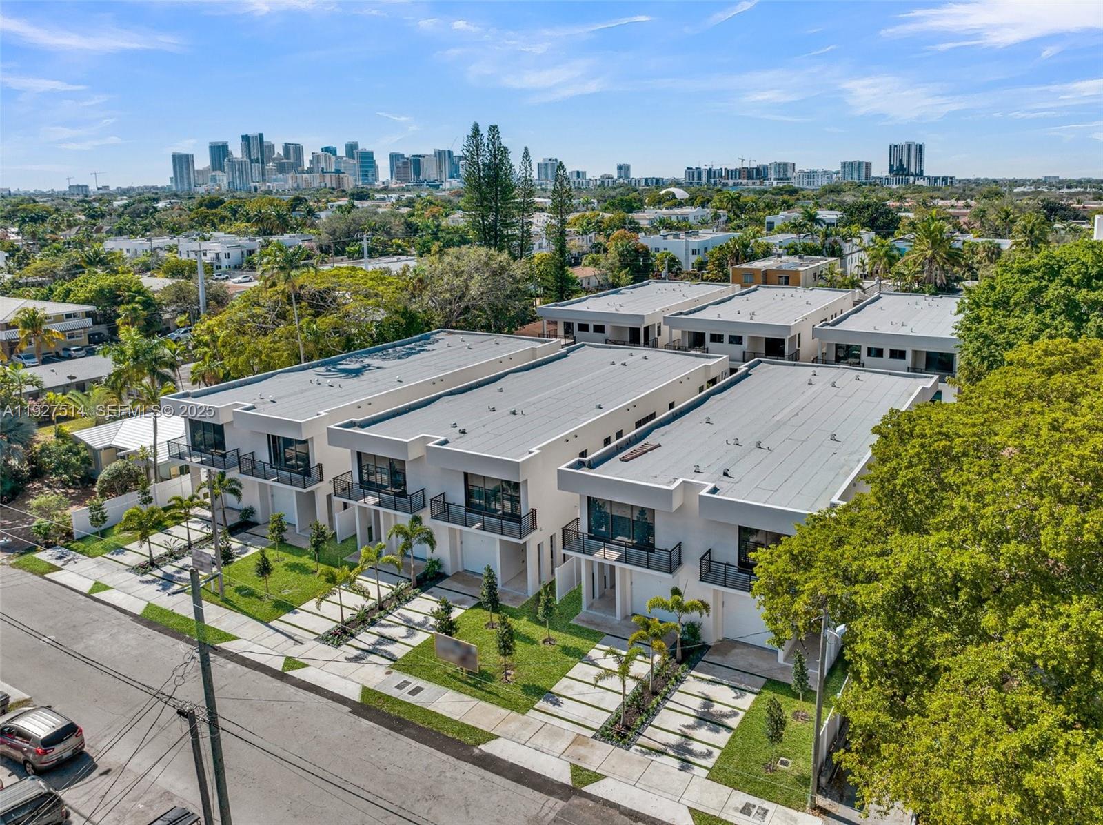 915 NE 17th Ter Fort Lauderdale, FL 33304