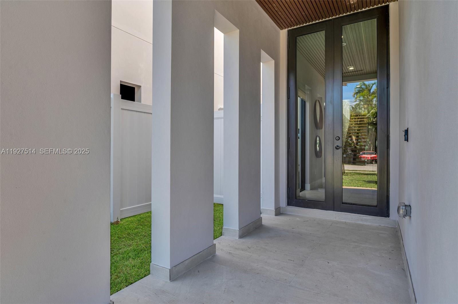 915 NE 17th Ter Fort Lauderdale, FL 33304