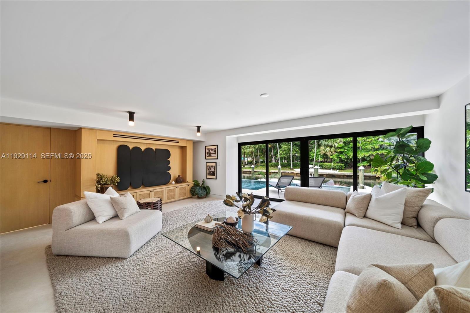 1815 Fairhaven Pl Miami, FL 33133