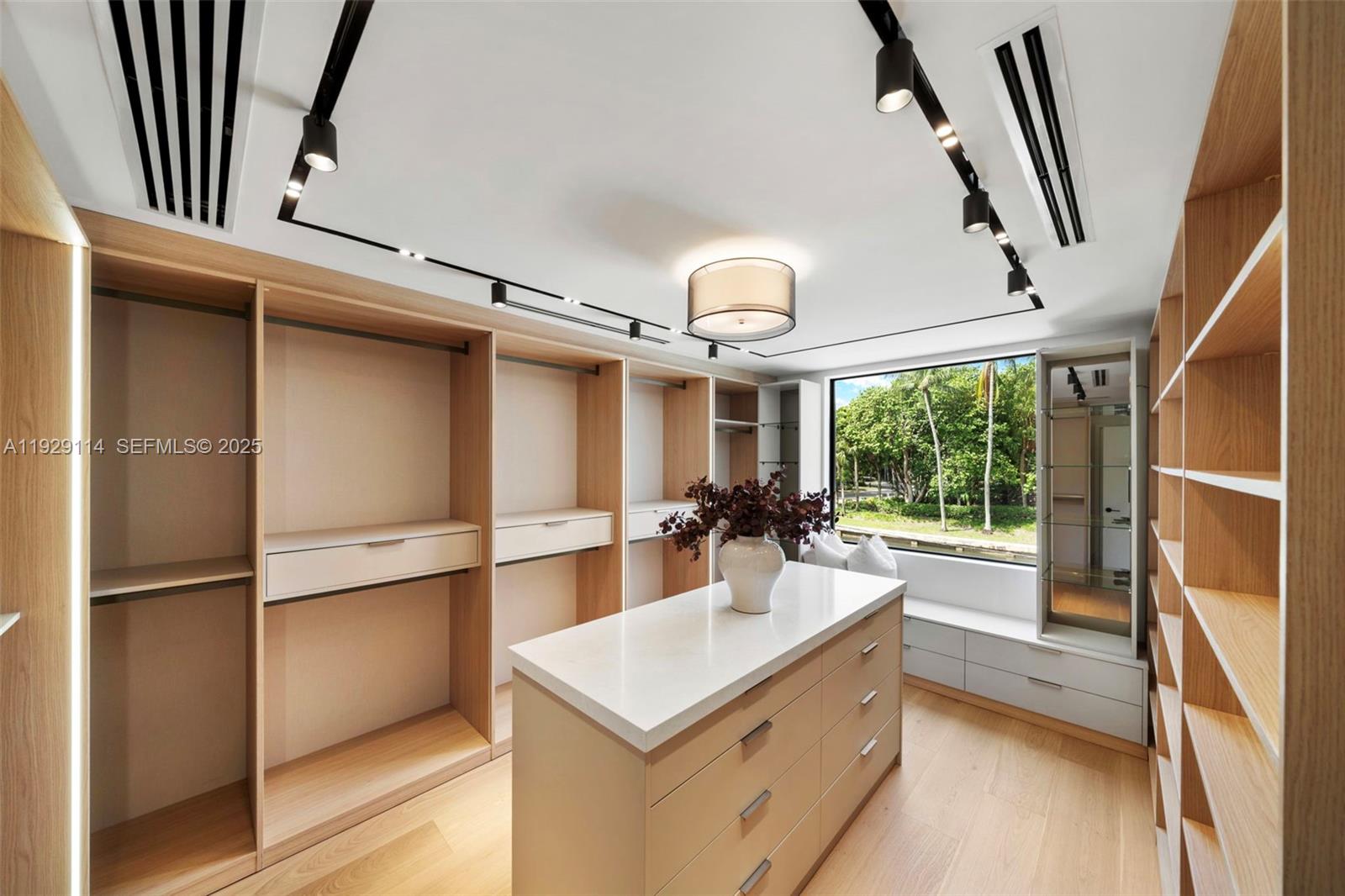 1815 Fairhaven Pl Miami, FL 33133