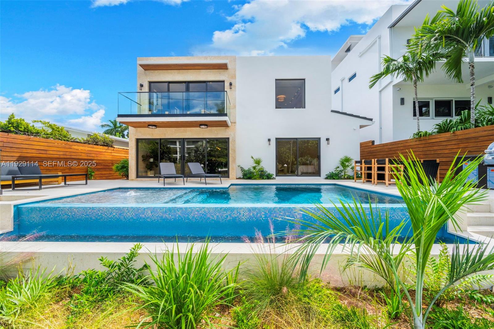 1815 Fairhaven Pl Miami, FL 33133