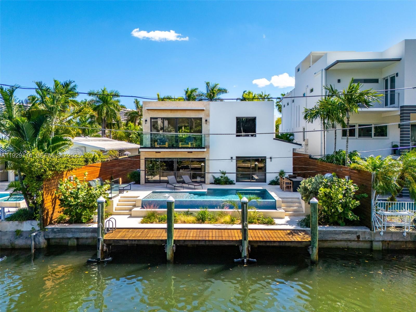 1815 Fairhaven Pl Miami, FL 33133