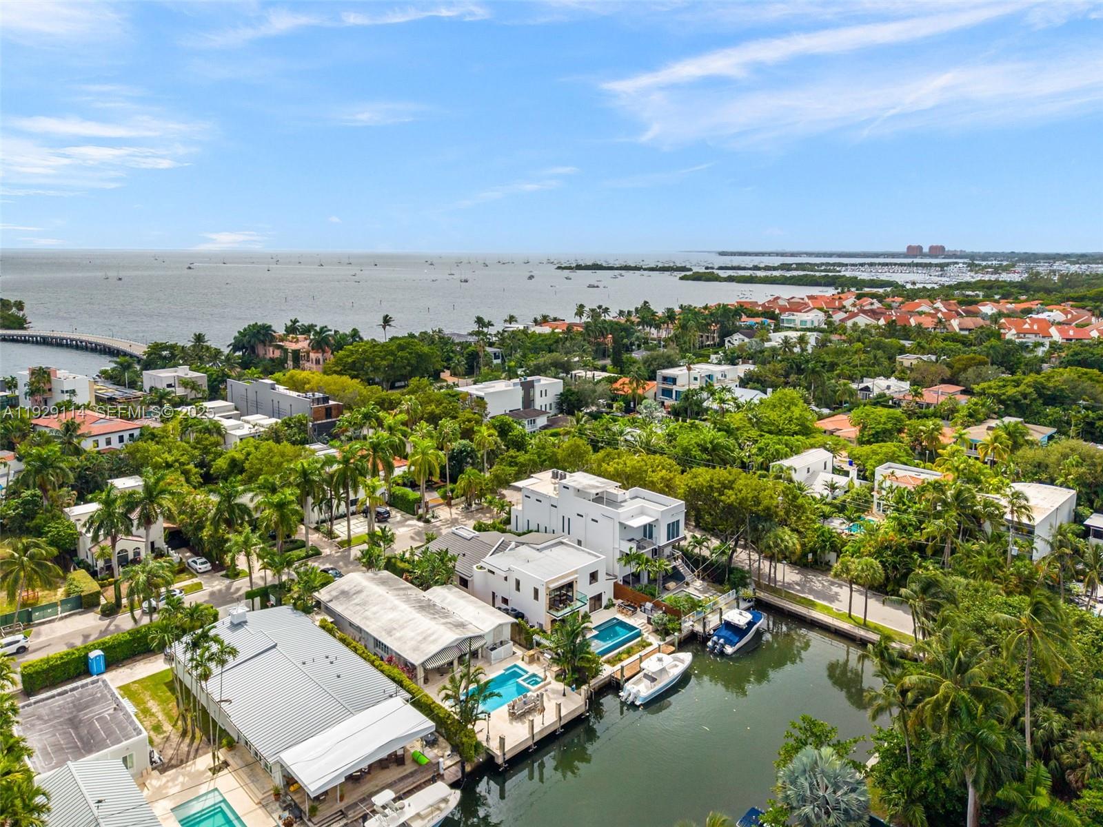 1815 Fairhaven Pl Miami, FL 33133