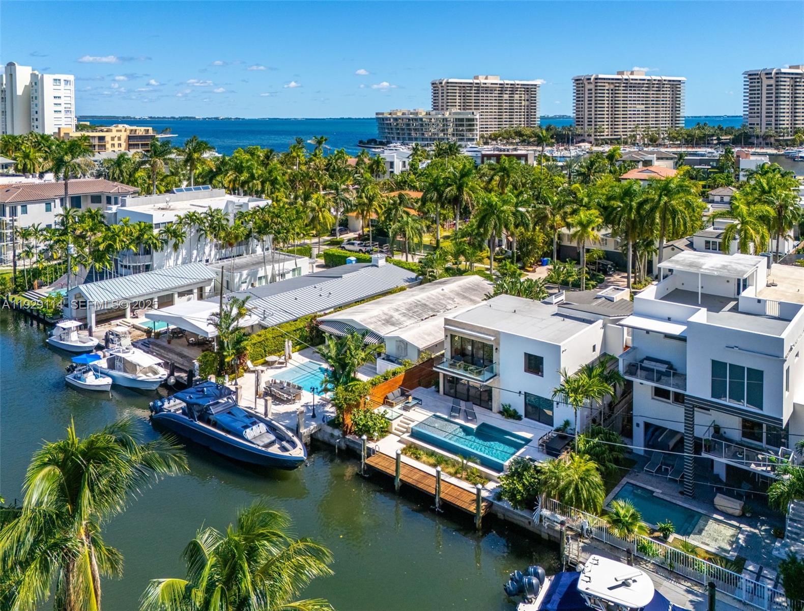 1815 Fairhaven Pl Miami, FL 33133