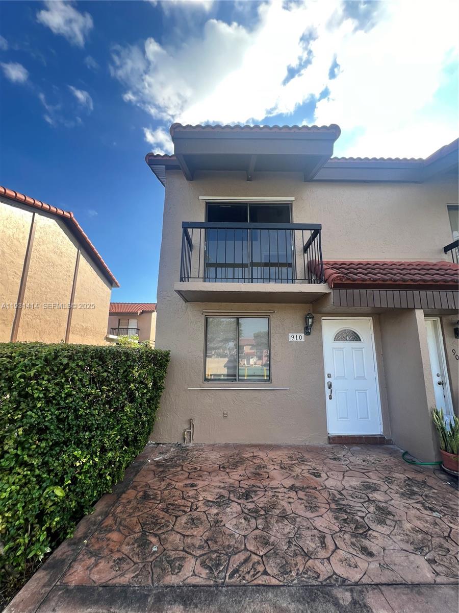 1909 SW 107th Ave #910