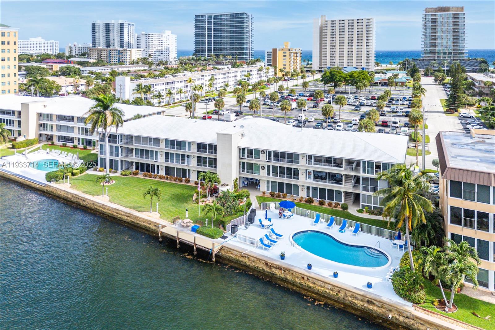 743 N Riverside Dr #5C