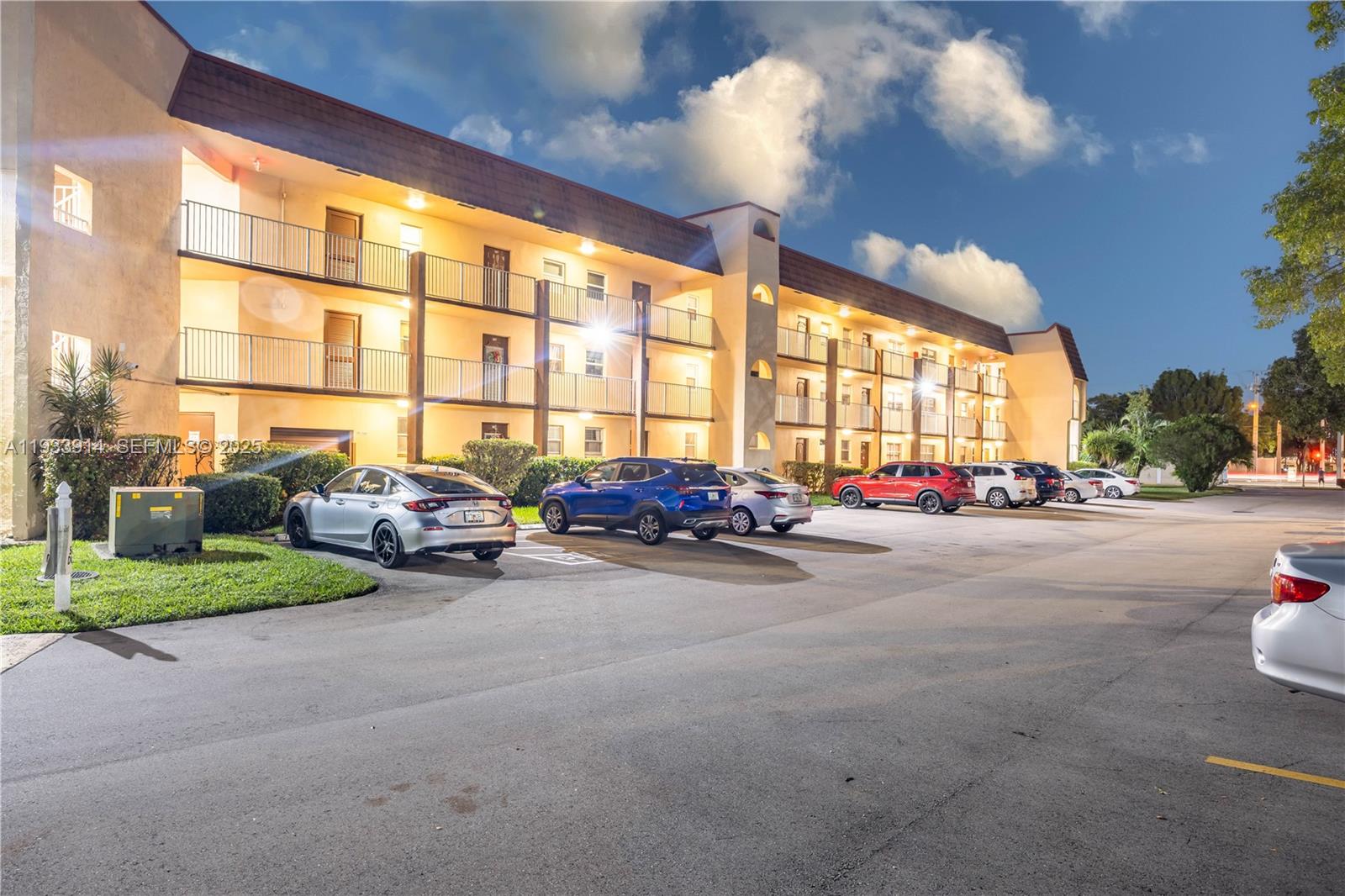 2811 N Pine Is Rd #309