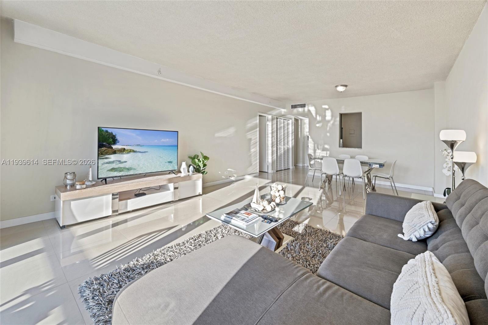 5601 Collins Ave #1618 Miami Beach, FL 33140