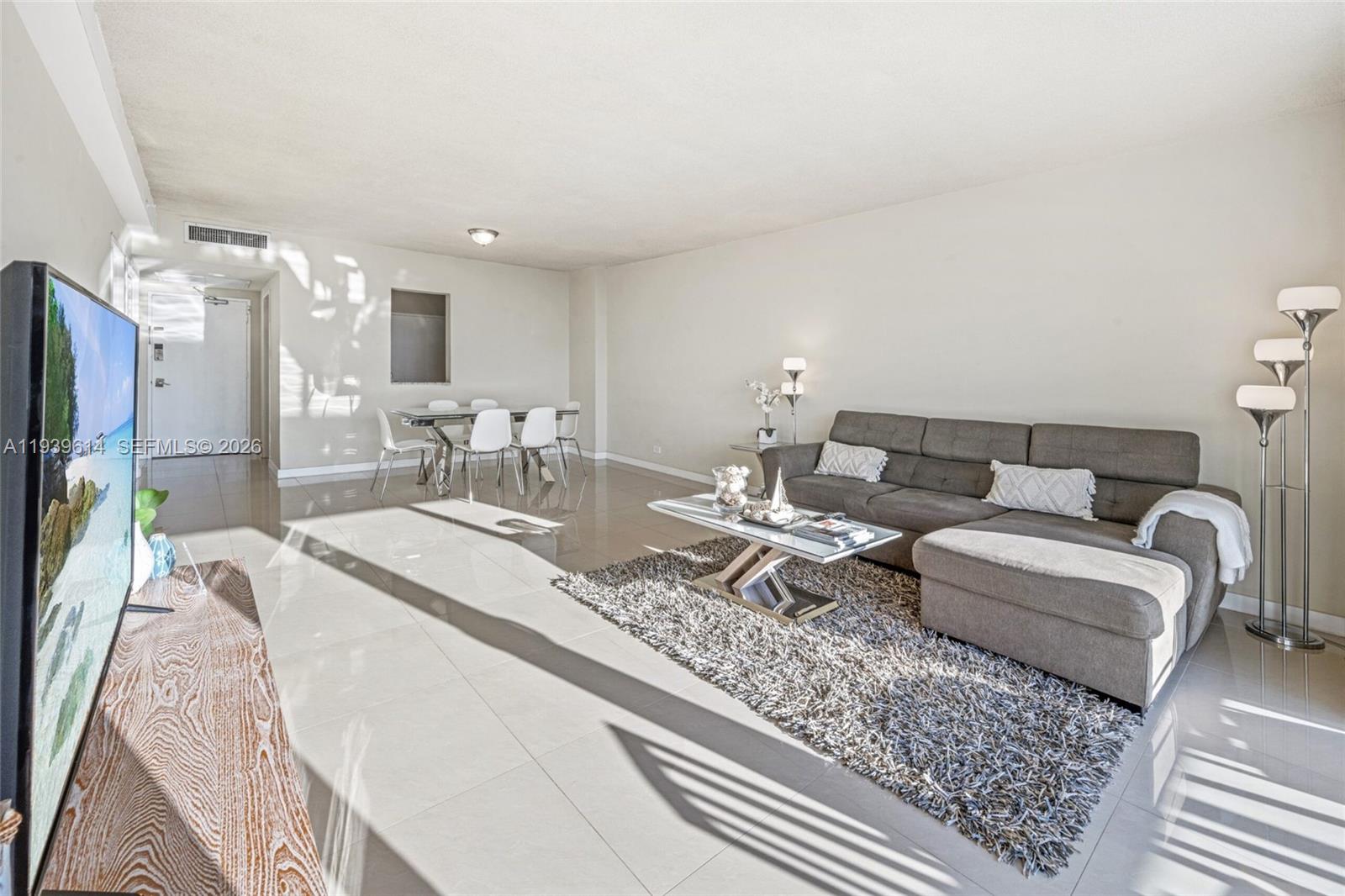 5601 Collins Ave #1618 Miami Beach, FL 33140