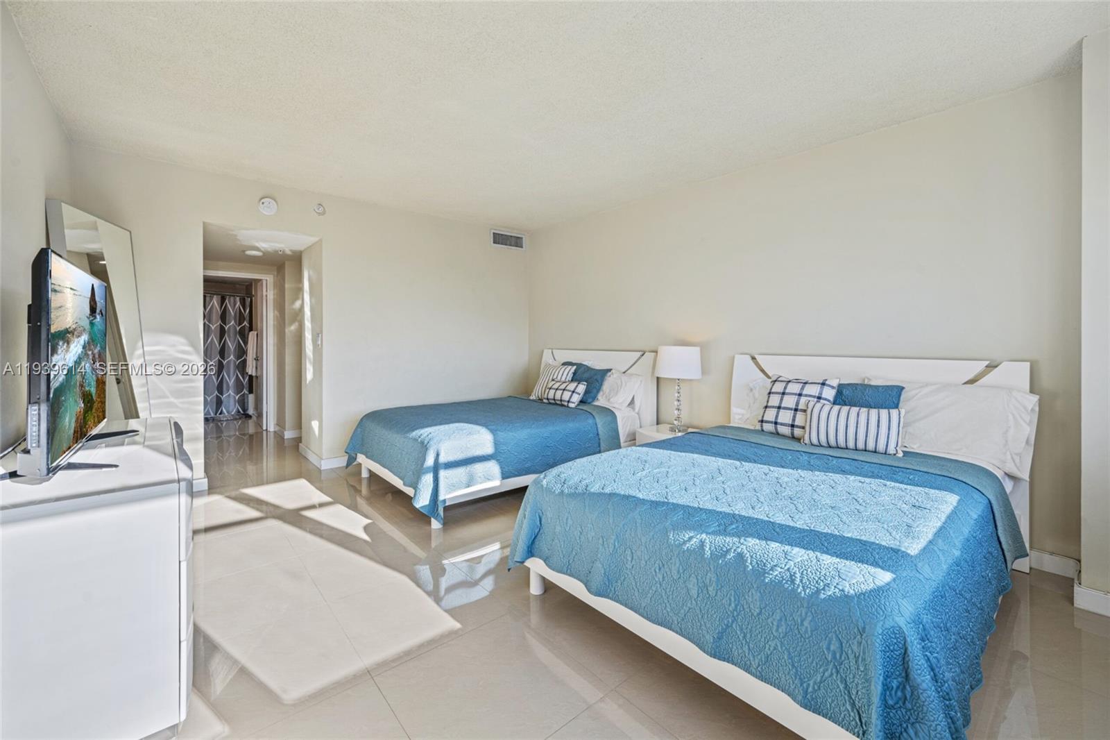 5601 Collins Ave #1618 Miami Beach, FL 33140