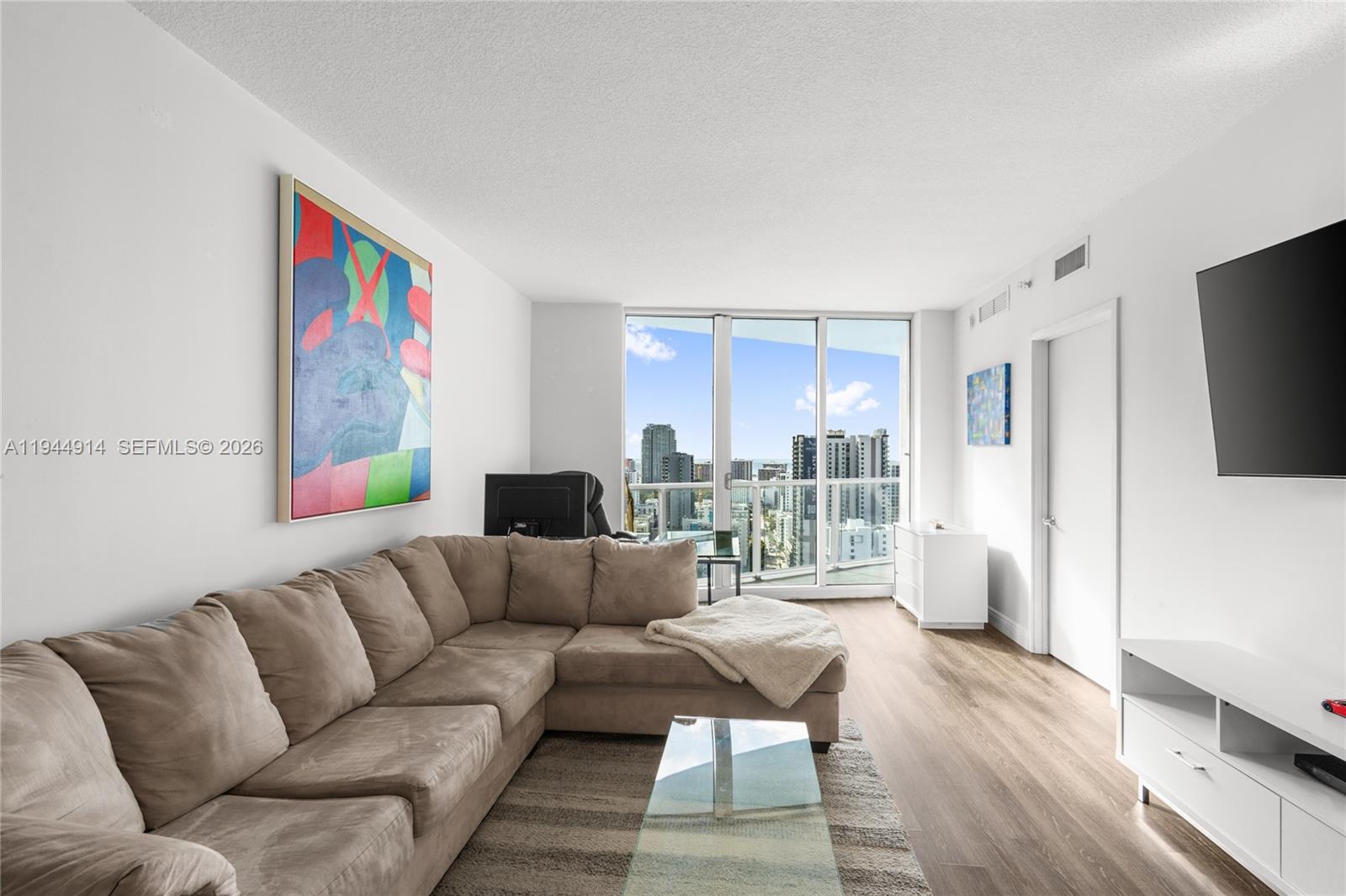 185 SW 7th St #2702 Miami, FL 33130