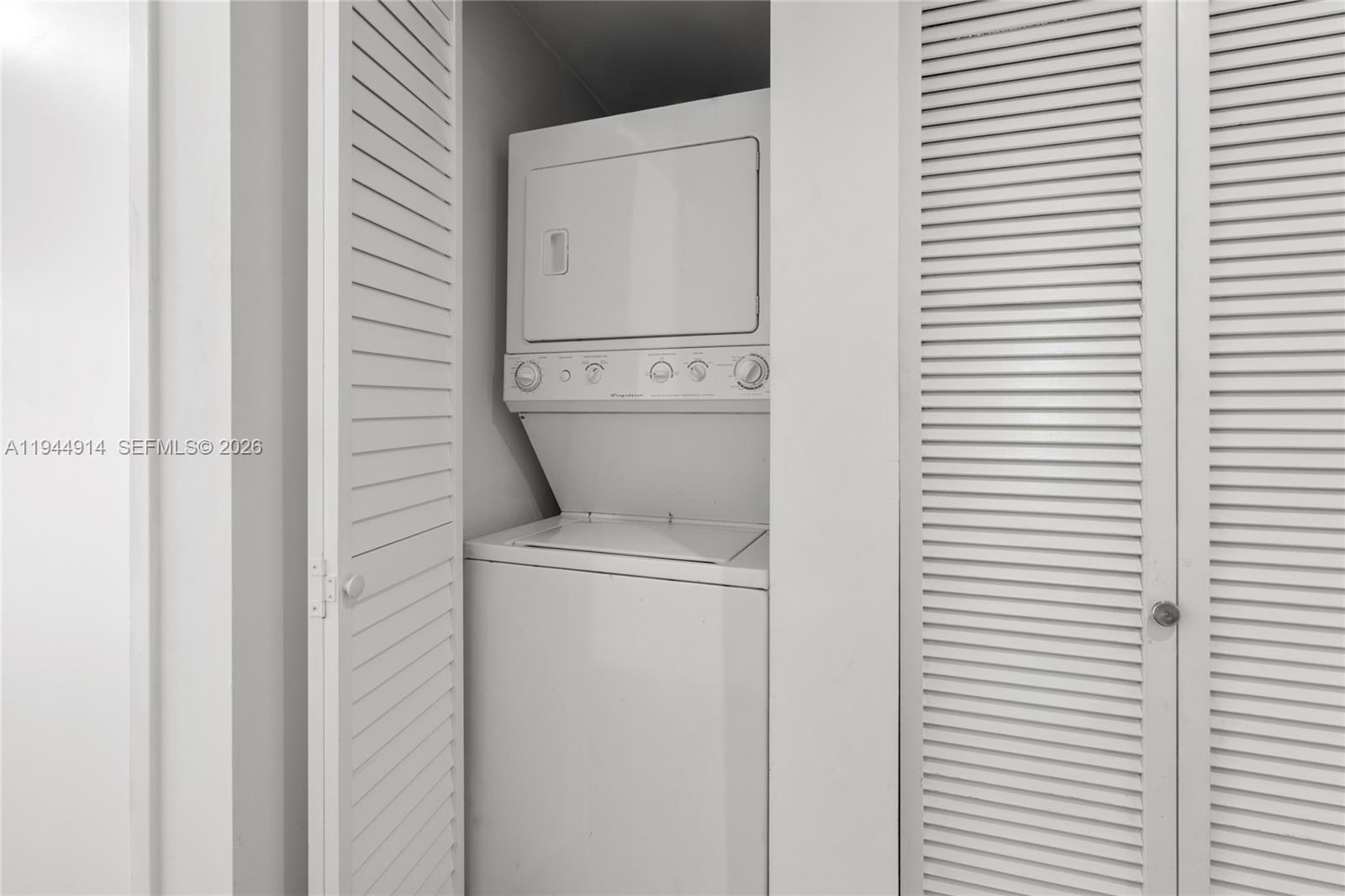 185 SW 7th St #2702 Miami, FL 33130