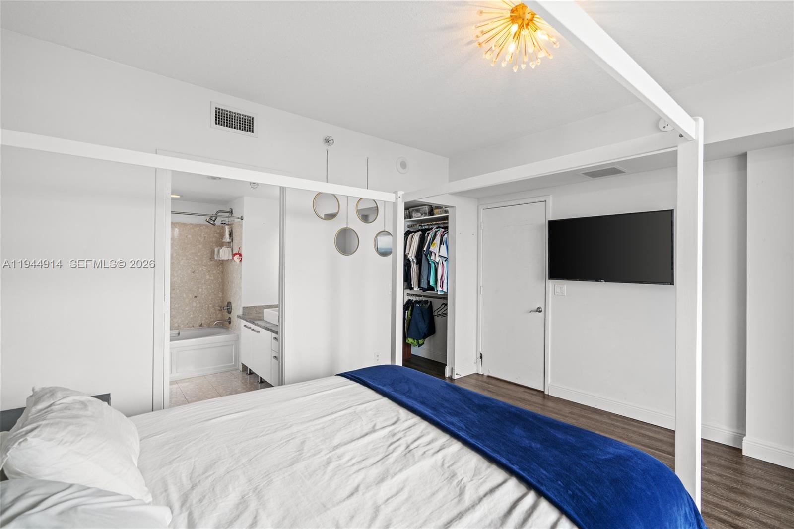 185 SW 7th St #2702 Miami, FL 33130