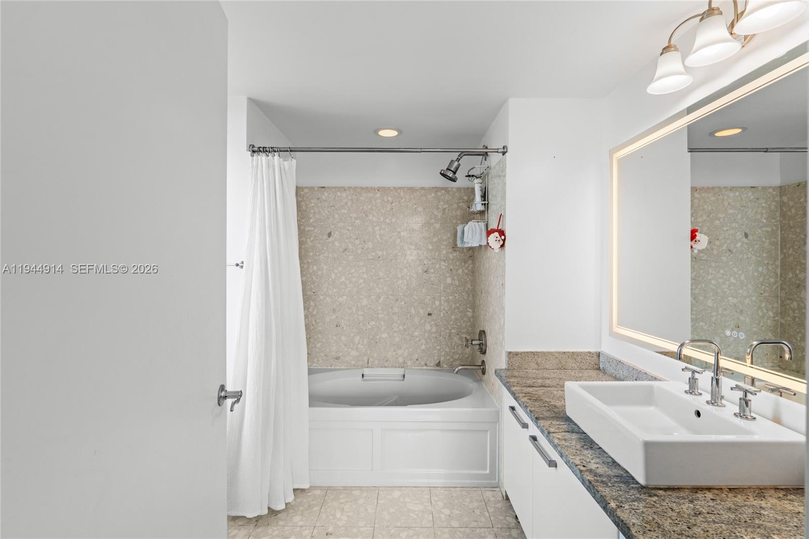 185 SW 7th St #2702 Miami, FL 33130