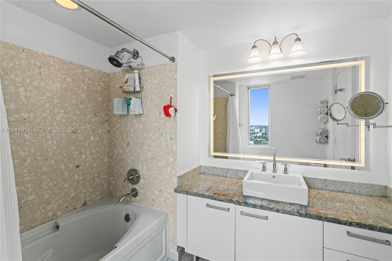 185 SW 7th St #2702 Miami, FL 33130