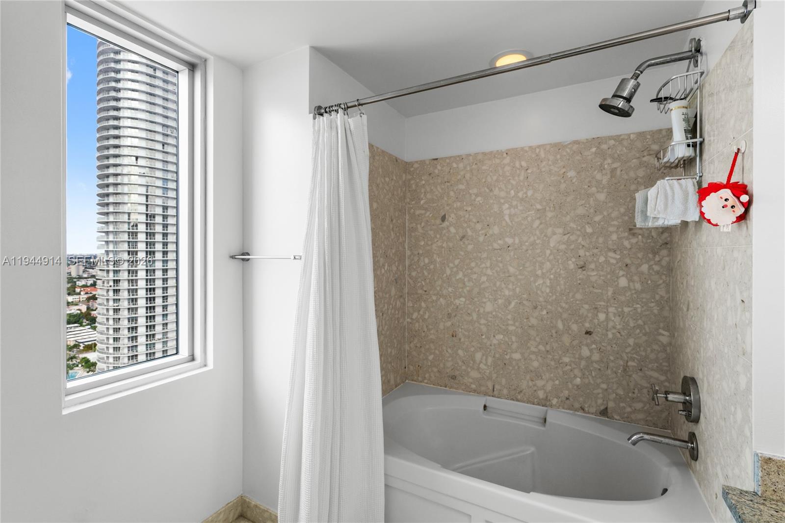 185 SW 7th St #2702 Miami, FL 33130